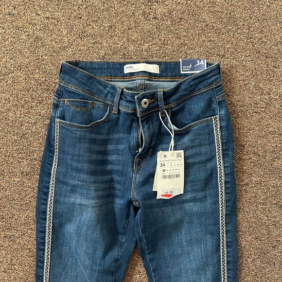 Zara Mid Rise Skinny Jeans - Picture 5 of 5
